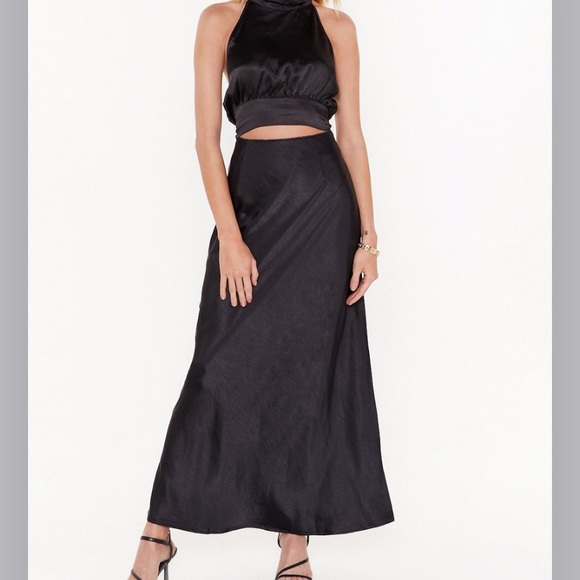 NWT 🤩
Nasty Gal backless satin crop top - Picture 4 of 4